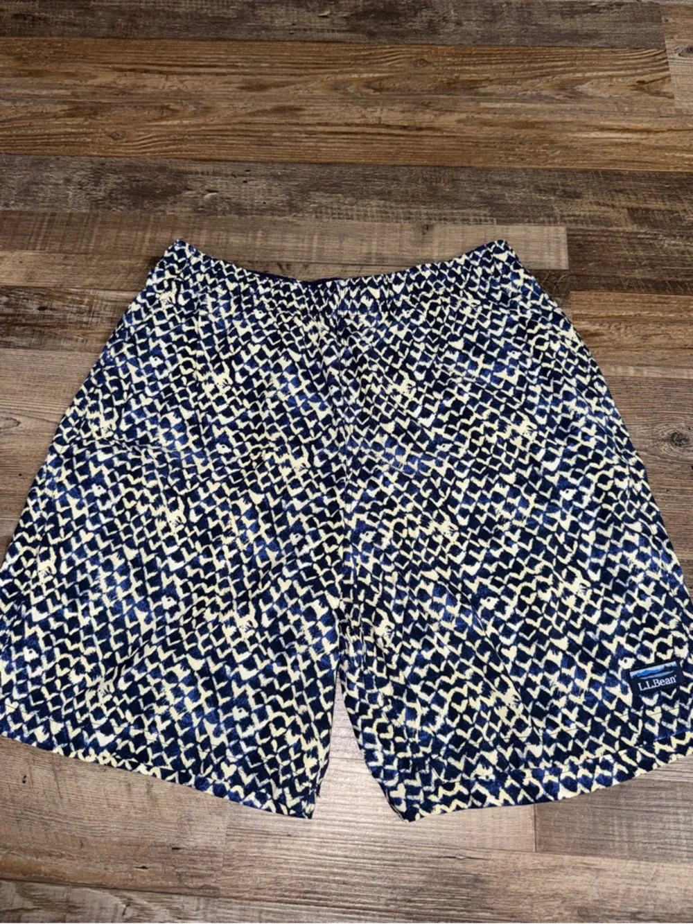 L.L. Bean Men’s Swim Trunks Large Blue Cream Pattern Lined Nylon Beach Shorts